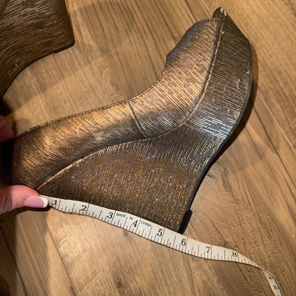 Steve Madden Gold Silver Metallic Elsi Wedges 8 - Picture 8 of 8
